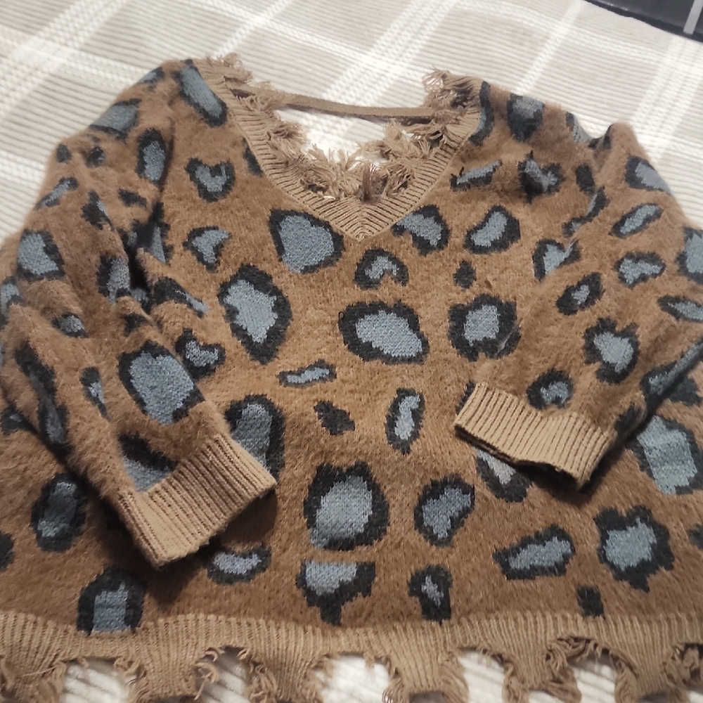 Chic Leopard V-Neck Sweater